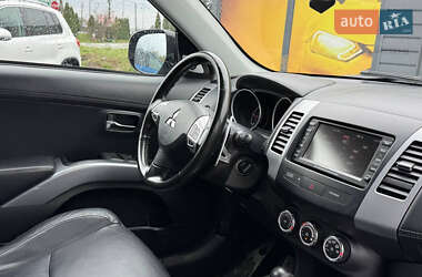 Внедорожник / Кроссовер Mitsubishi Outlander 2010 в 