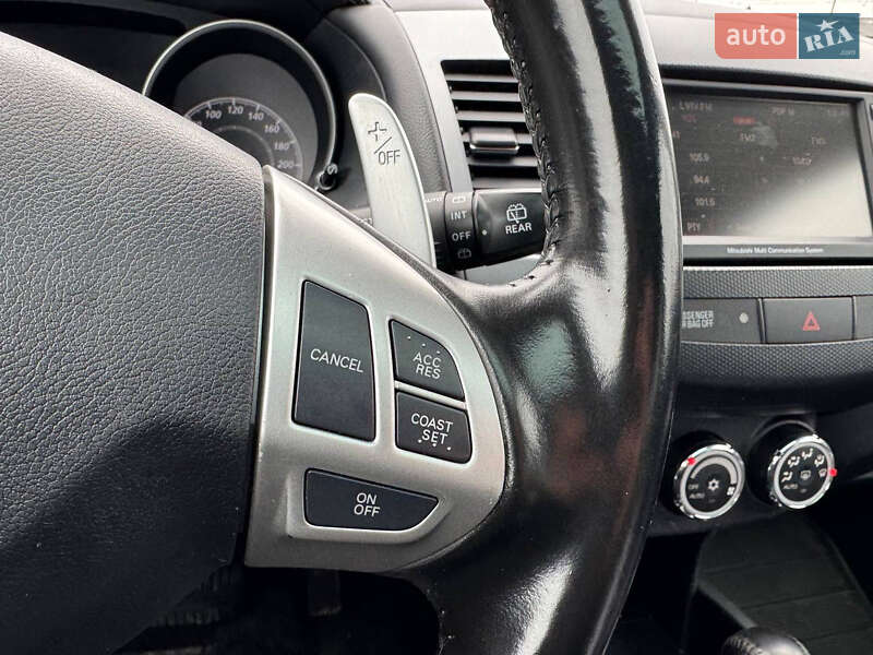 Позашляховик / Кросовер Mitsubishi Outlander 2010 в Стрию