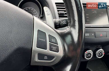 Внедорожник / Кроссовер Mitsubishi Outlander 2010 в 
