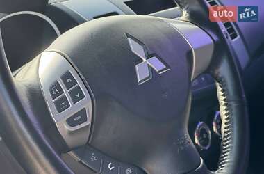 Внедорожник / Кроссовер Mitsubishi Outlander 2011 в 
