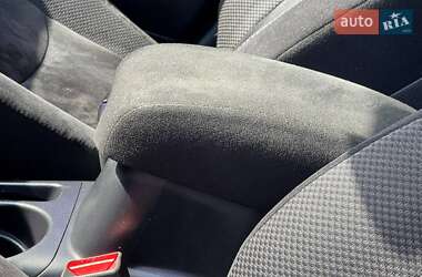 Внедорожник / Кроссовер Mitsubishi Outlander 2011 в 