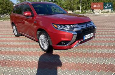 Позашляховик / Кросовер Mitsubishi Outlander 2019 в 