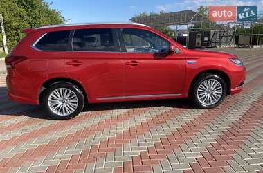 Позашляховик / Кросовер Mitsubishi Outlander 2019 в 