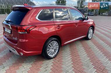 Позашляховик / Кросовер Mitsubishi Outlander 2019 в 
