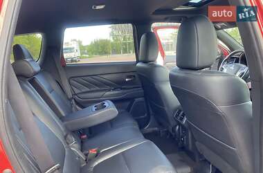 Позашляховик / Кросовер Mitsubishi Outlander 2019 в 