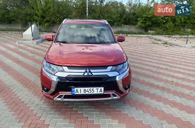 Позашляховик / Кросовер Mitsubishi Outlander 2019 в 