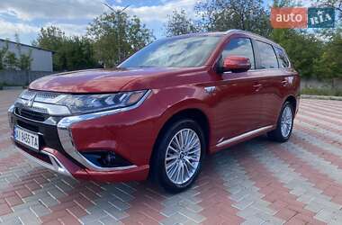 Позашляховик / Кросовер Mitsubishi Outlander 2019 в 