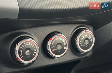 Позашляховик / Кросовер Mitsubishi Outlander 2010 в 