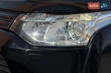 Позашляховик / Кросовер Mitsubishi Outlander 2012 в 