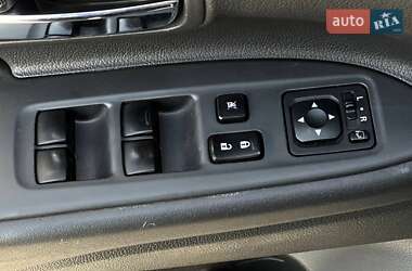 Позашляховик / Кросовер Mitsubishi Outlander 2012 в 