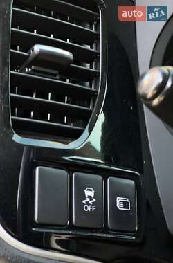 Позашляховик / Кросовер Mitsubishi Outlander 2012 в 