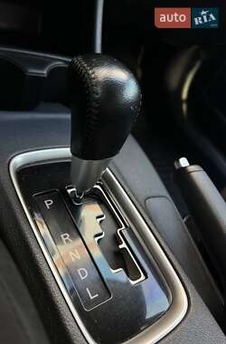 Позашляховик / Кросовер Mitsubishi Outlander 2012 в 