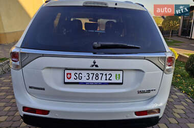 Позашляховик / Кросовер Mitsubishi Outlander 2013 в 