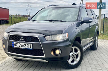Внедорожник / Кроссовер Mitsubishi Outlander 2010 в Новояворовске