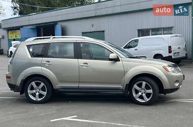 Внедорожник / Кроссовер Mitsubishi Outlander 2009 в 