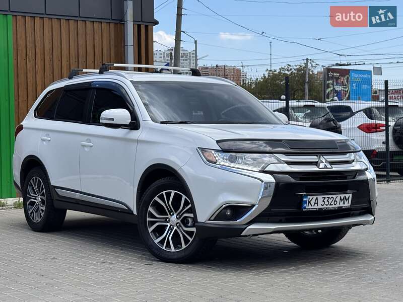Внедорожник / Кроссовер Mitsubishi Outlander 2016 в Одессе