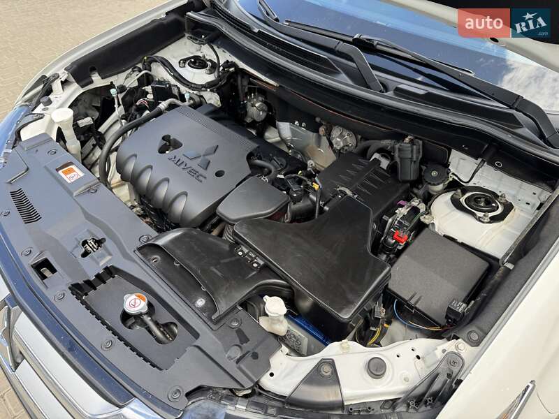 Внедорожник / Кроссовер Mitsubishi Outlander 2016 в Одессе
