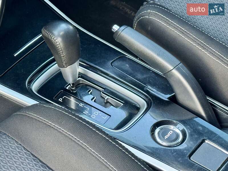 Внедорожник / Кроссовер Mitsubishi Outlander 2016 в Одессе