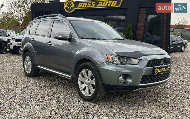 Внедорожник / Кроссовер Mitsubishi Outlander 2013 в 