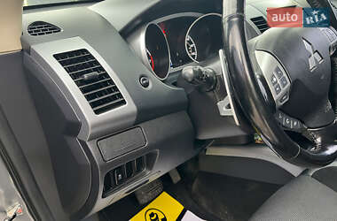 Внедорожник / Кроссовер Mitsubishi Outlander 2013 в 