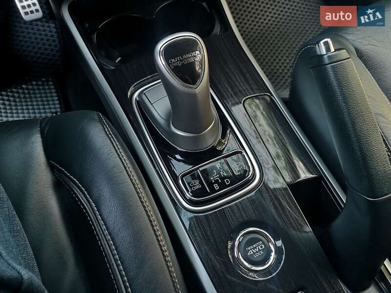 Позашляховик / Кросовер Mitsubishi Outlander 2015 в Ізмаїлі