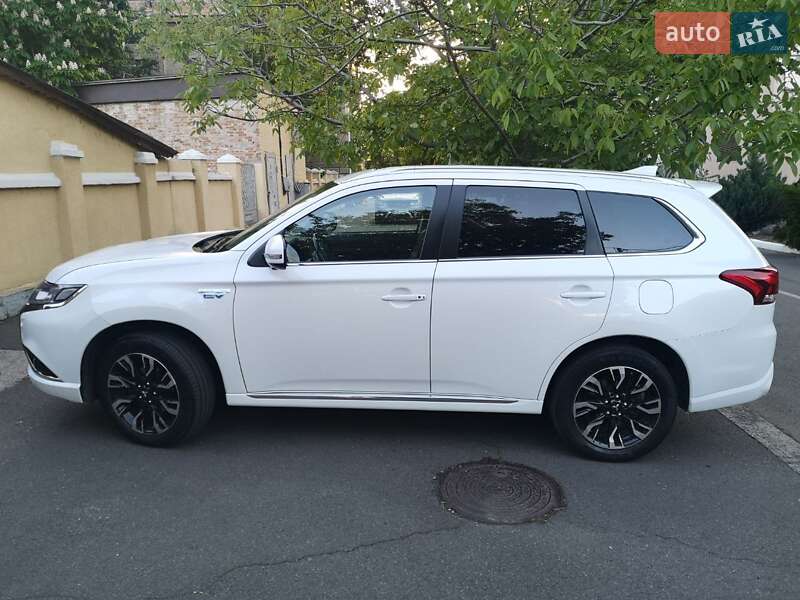 Позашляховик / Кросовер Mitsubishi Outlander 2015 в Ізмаїлі