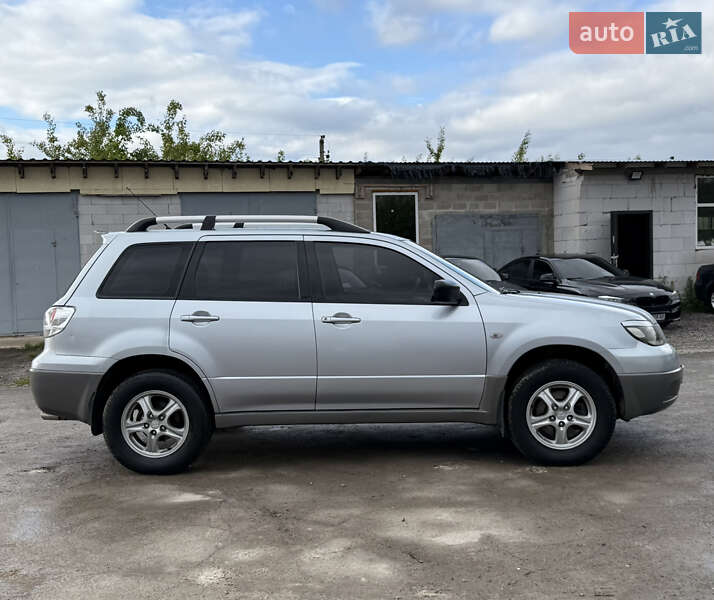 Позашляховик / Кросовер Mitsubishi Outlander 2003 в Рівному