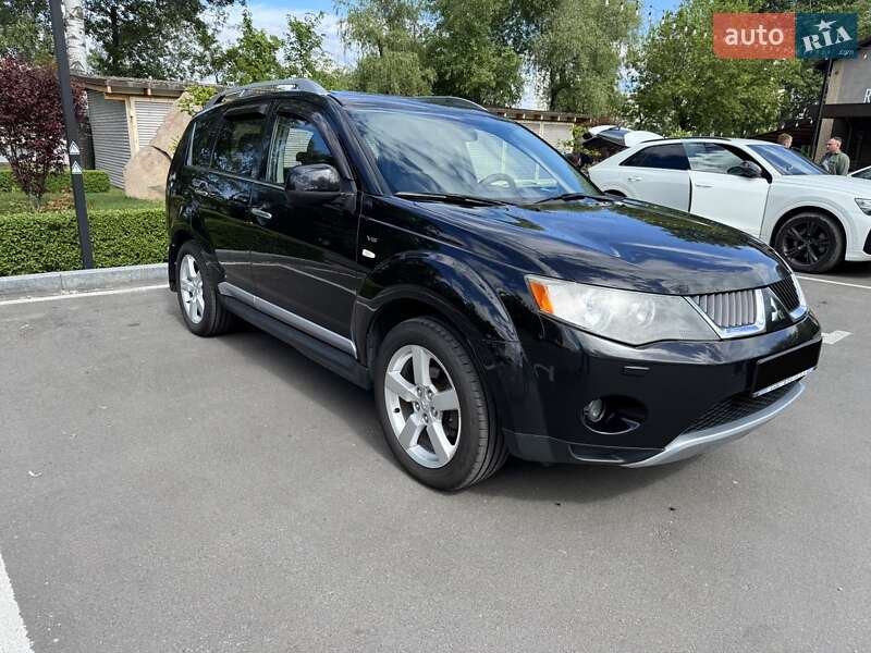 Позашляховик / Кросовер Mitsubishi Outlander 2009 в Києві