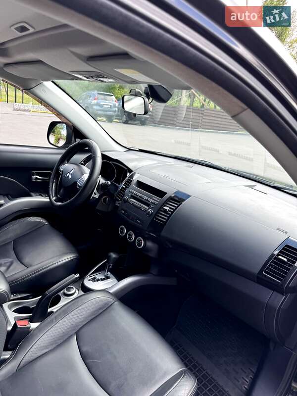 Позашляховик / Кросовер Mitsubishi Outlander 2009 в Києві