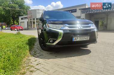 Позашляховик / Кросовер Mitsubishi Outlander 2018 в 
