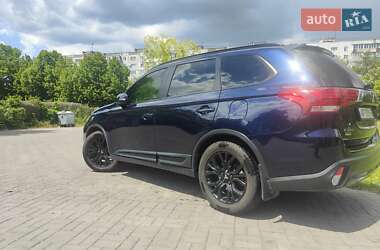 Позашляховик / Кросовер Mitsubishi Outlander 2018 в 