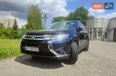 Позашляховик / Кросовер Mitsubishi Outlander 2018 в 