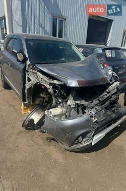 Внедорожник / Кроссовер Mitsubishi Outlander 2015 в 