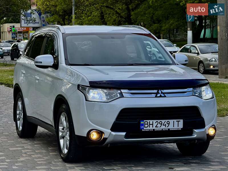 Позашляховик / Кросовер Mitsubishi Outlander 2015 в Одесі