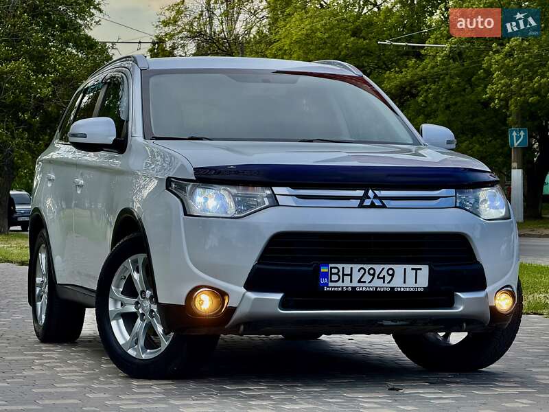 Позашляховик / Кросовер Mitsubishi Outlander 2015 в Одесі