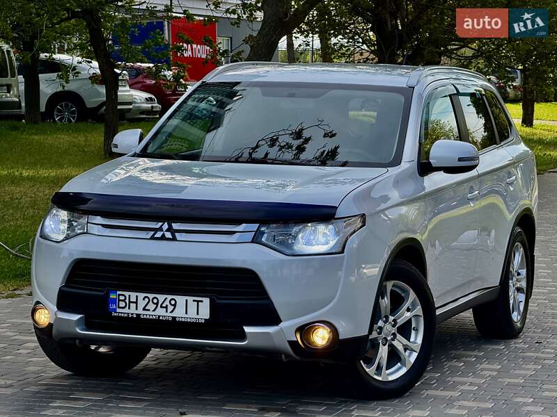 Позашляховик / Кросовер Mitsubishi Outlander 2015 в Одесі