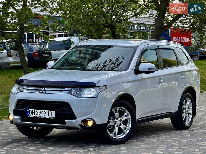 Позашляховик / Кросовер Mitsubishi Outlander 2015 в Одесі