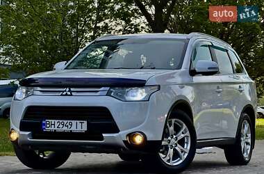 Внедорожник / Кроссовер Mitsubishi Outlander 2015 в Одессе