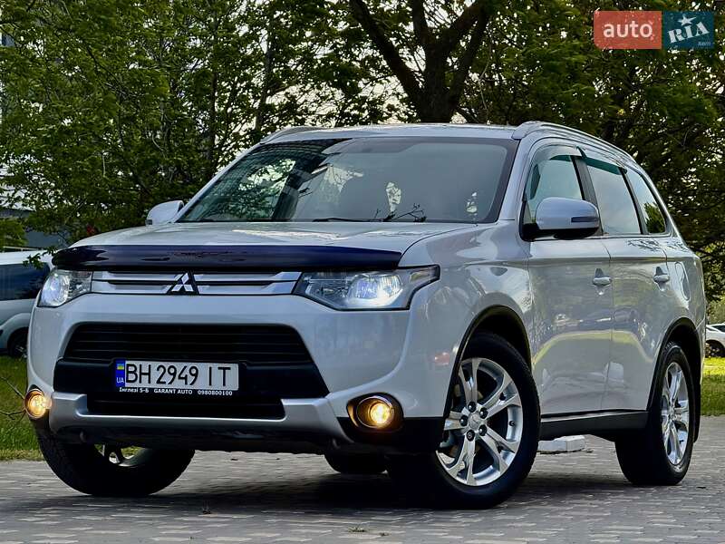 Позашляховик / Кросовер Mitsubishi Outlander 2015 в Одесі