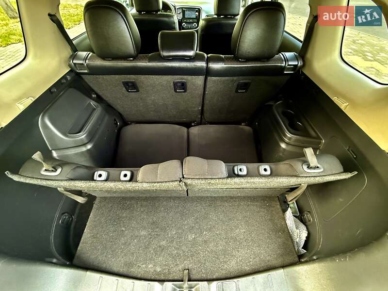Позашляховик / Кросовер Mitsubishi Outlander 2015 в Одесі
