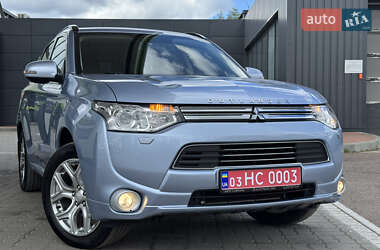 Внедорожник / Кроссовер Mitsubishi Outlander 2014 в 