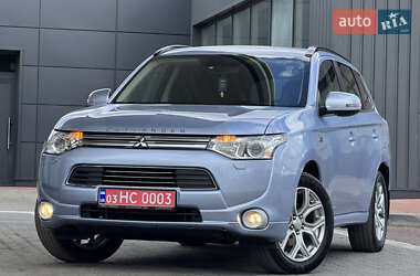 Внедорожник / Кроссовер Mitsubishi Outlander 2014 в 