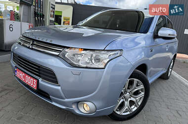 Внедорожник / Кроссовер Mitsubishi Outlander 2014 в 
