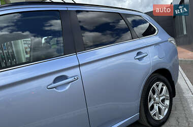Внедорожник / Кроссовер Mitsubishi Outlander 2014 в 
