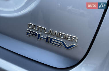 Внедорожник / Кроссовер Mitsubishi Outlander 2014 в 