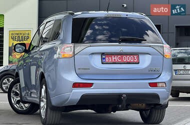 Внедорожник / Кроссовер Mitsubishi Outlander 2014 в 