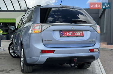 Внедорожник / Кроссовер Mitsubishi Outlander 2014 в 