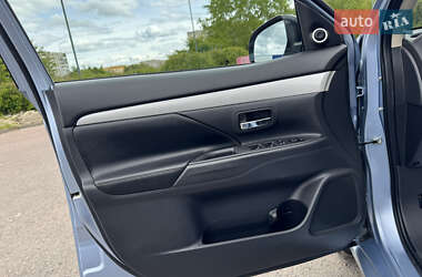 Внедорожник / Кроссовер Mitsubishi Outlander 2014 в 