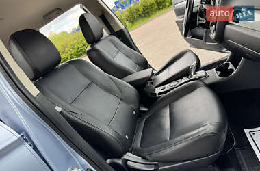 Внедорожник / Кроссовер Mitsubishi Outlander 2014 в 