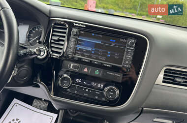 Внедорожник / Кроссовер Mitsubishi Outlander 2014 в 